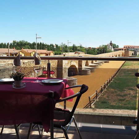 Hostal Don Suero De Quinones Hospital de Órbigo Εξωτερικό φωτογραφία