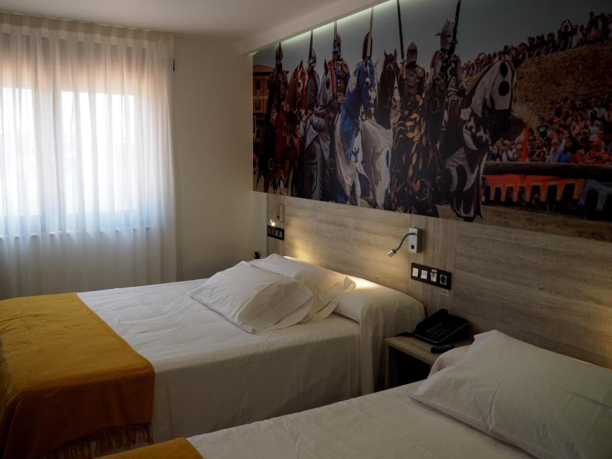 Hostal Don Suero De Quinones Hospital de Órbigo Εξωτερικό φωτογραφία