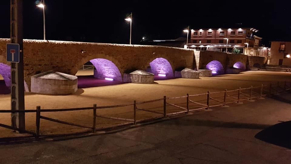 Hostal Don Suero De Quinones Hospital de Órbigo Εξωτερικό φωτογραφία