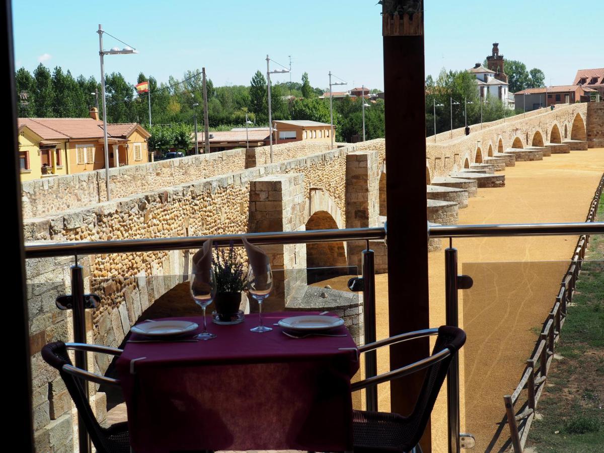 Hostal Don Suero De Quinones Hospital de Órbigo Εξωτερικό φωτογραφία