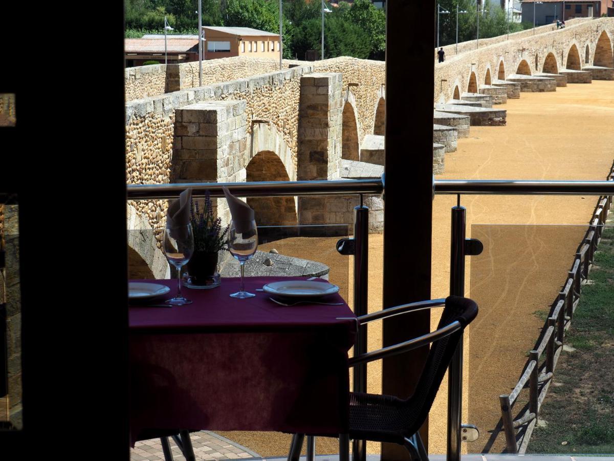 Hostal Don Suero De Quinones Hospital de Órbigo Εξωτερικό φωτογραφία