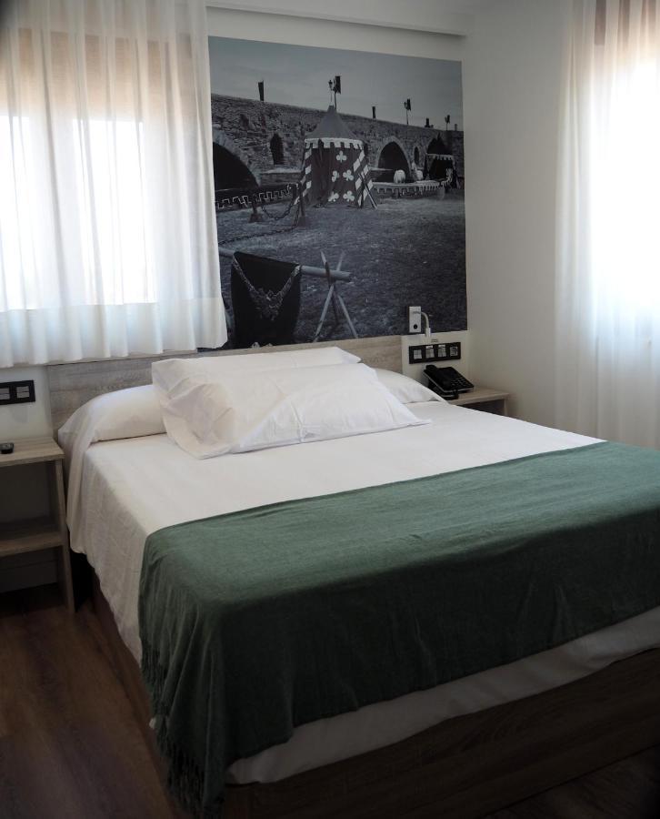 Hostal Don Suero De Quinones Hospital de Órbigo Εξωτερικό φωτογραφία