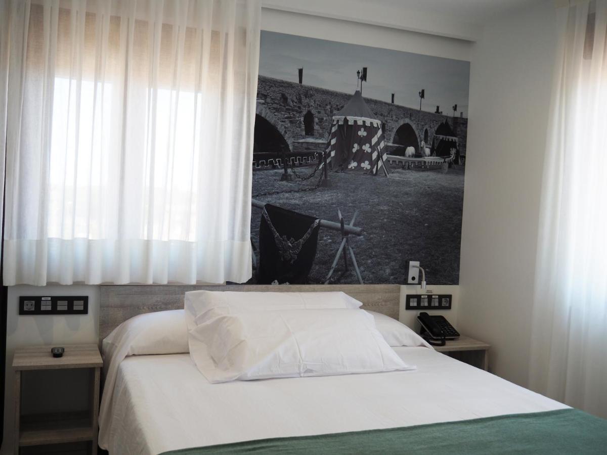 Hostal Don Suero De Quinones Hospital de Órbigo Εξωτερικό φωτογραφία