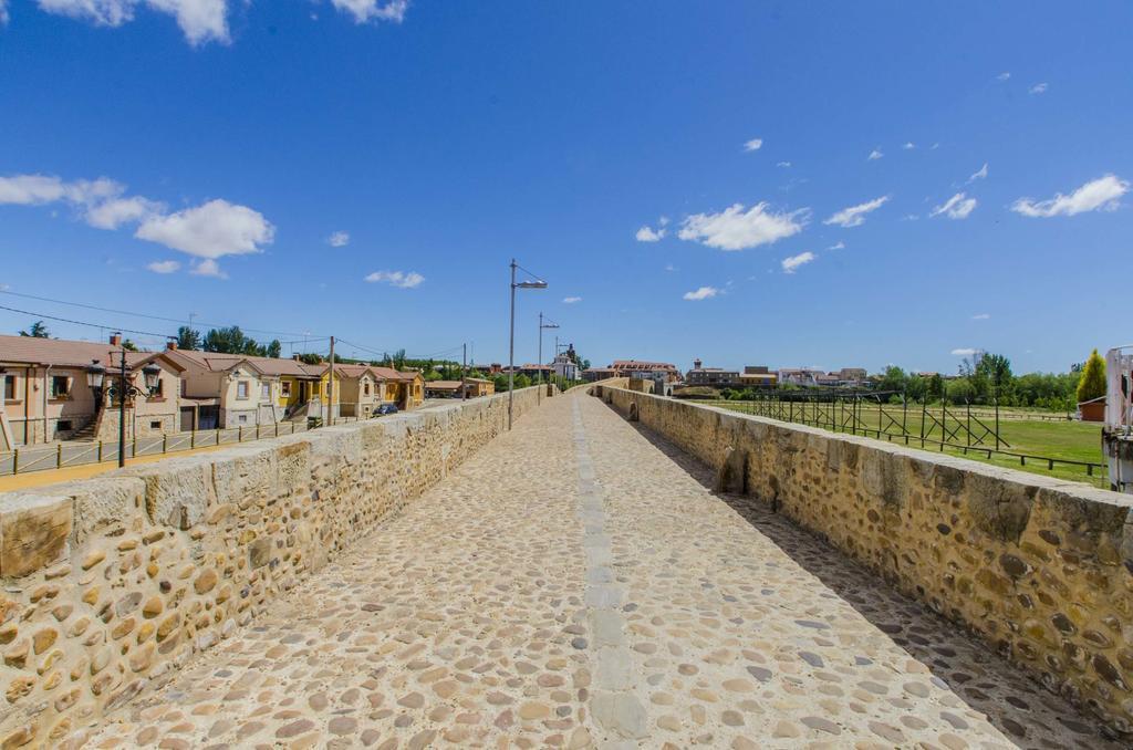 Hostal Don Suero De Quinones Hospital de Órbigo Εξωτερικό φωτογραφία