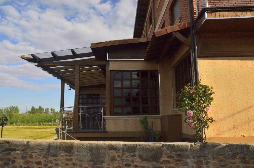 Hostal Don Suero De Quinones Hospital de Órbigo Εξωτερικό φωτογραφία